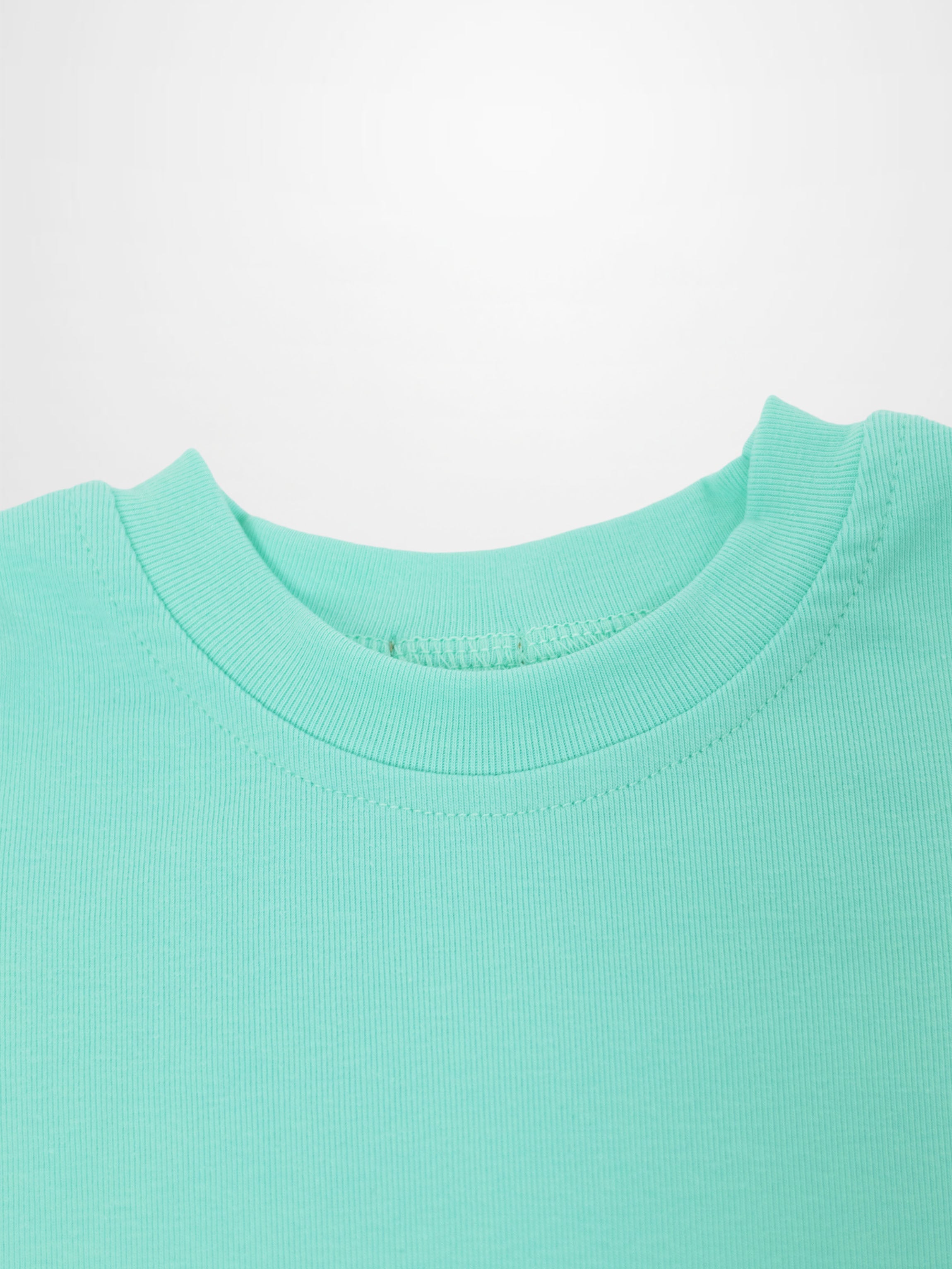 Mint green short-sleeve boxy T-shirt neckline close-up