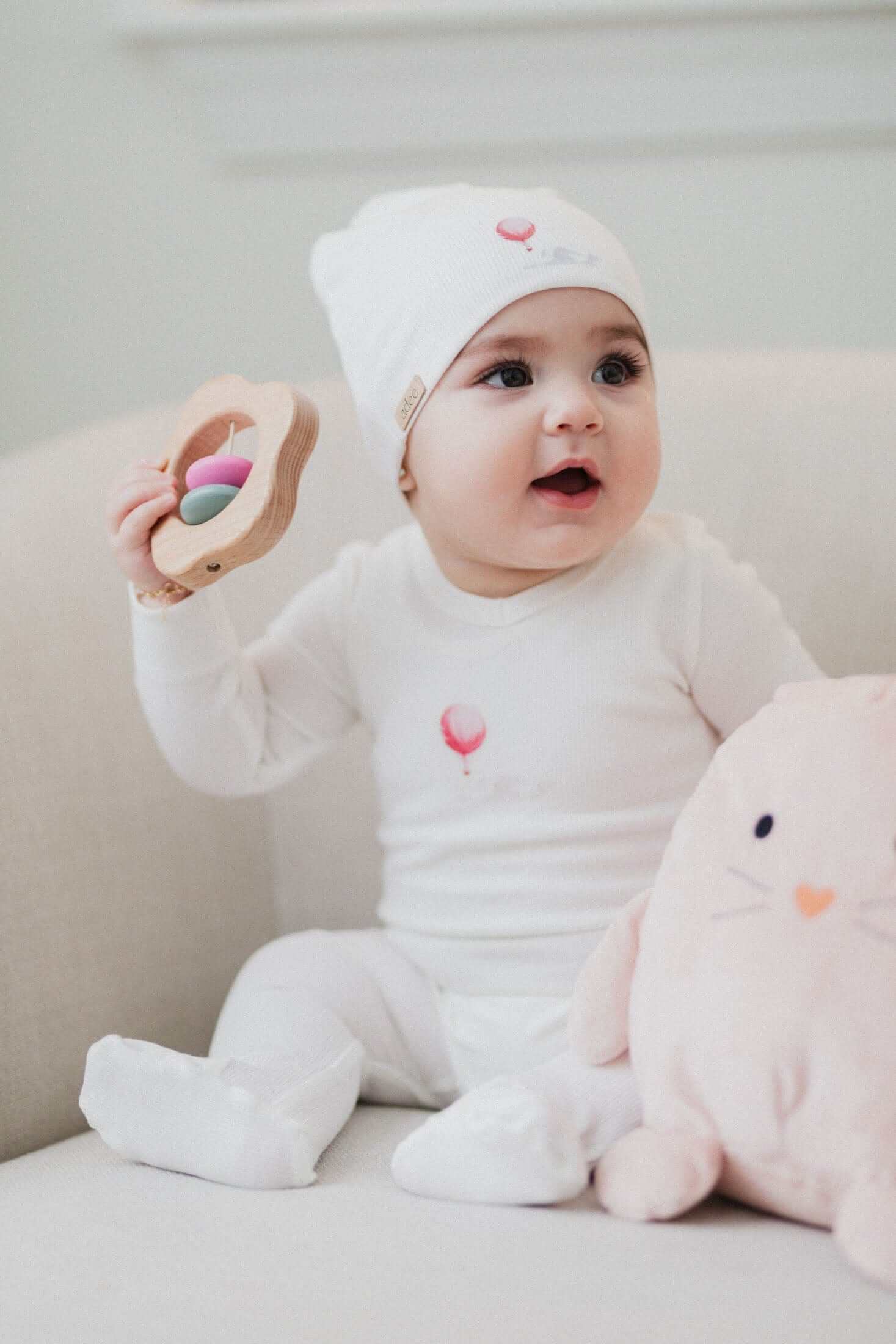 Baby jumpsuit with pink balloon