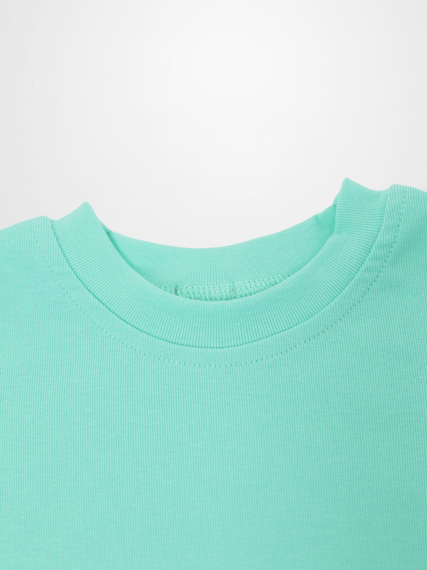 Mint green short-sleeve boxy T-shirt neckline close-up