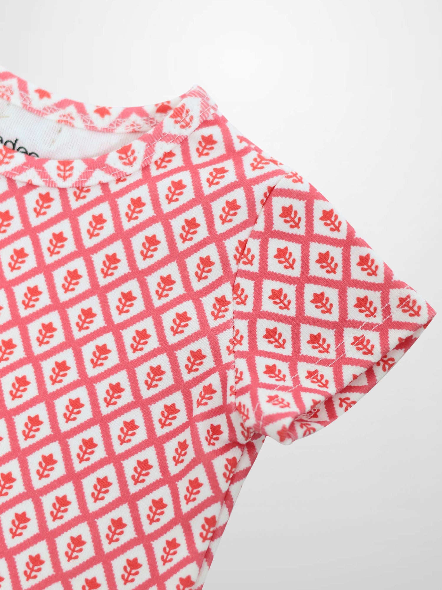 Diamond Flower T-Shirt - Short Sleeve