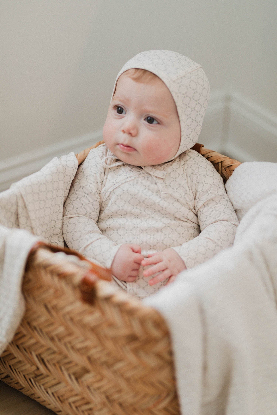 Tendril Vines Stretchy &amp; Bonnet- Grey