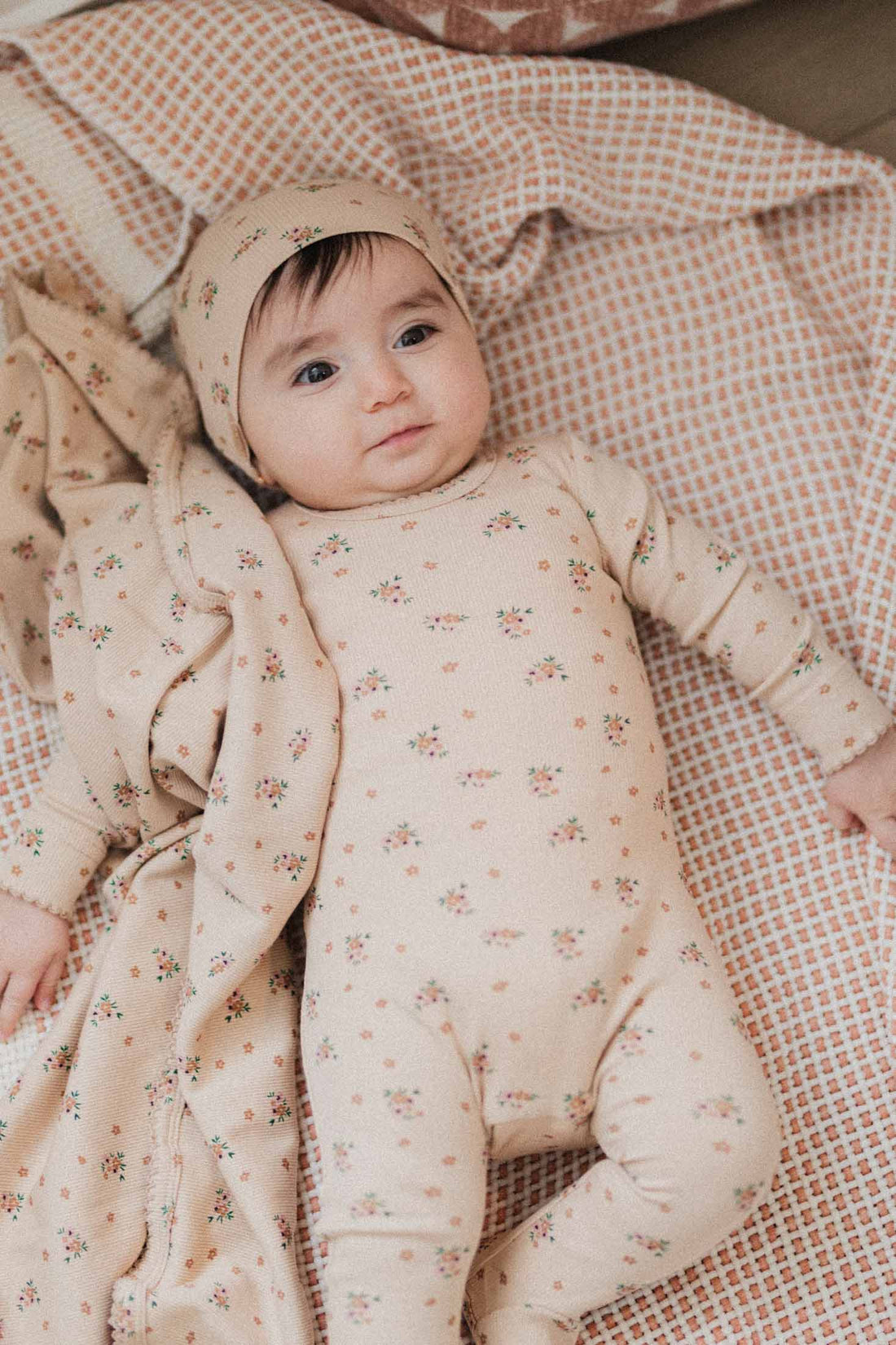 Vintage Gold Stretchy, Beanie &amp; Bib